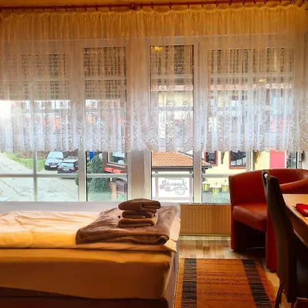 Zi22 Doppelzimmer Schoenblick Mit Grosszuegiger Fensterfront Bad Herrenalb