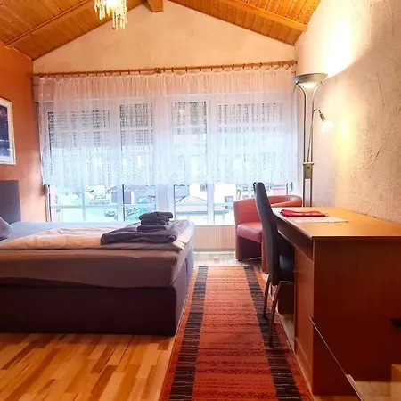 Zi22 Doppelzimmer Schoenblick Mit Grosszuegiger Fensterfront